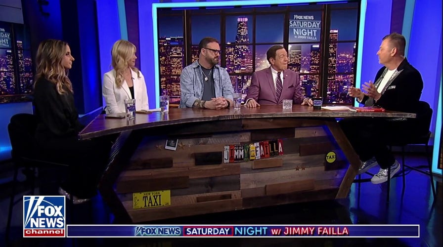 WATCH: Comedy Legend Joe Piscopo Stops By '91±¬ÁÏ Saturday Night'