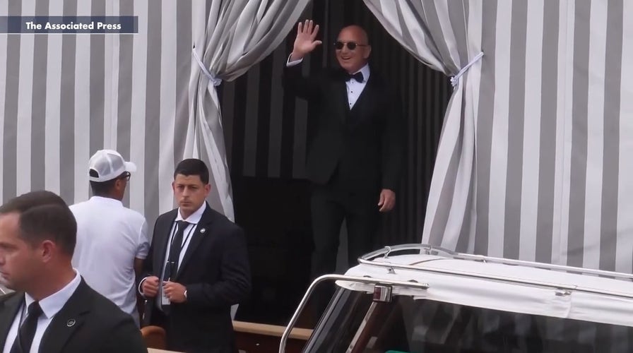 Jeff Bezos exits hotel in Venice ahead of wedding with Lauren Sánchez