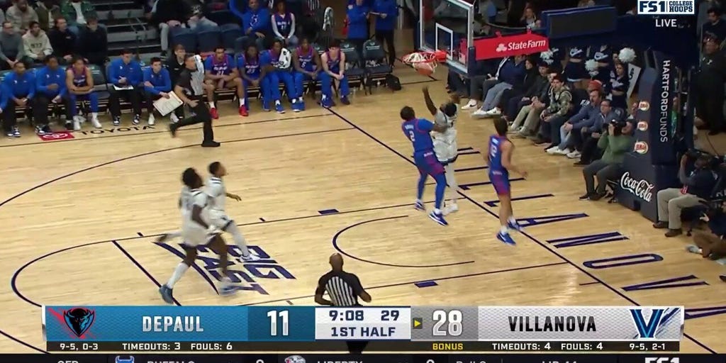 Wooga Poplar gets the steal and throws down the jam in transition, extending Villanova's lead over DePaul