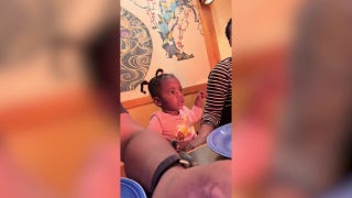 Baby awestruck by first hibachi restaurant experience - Fox News