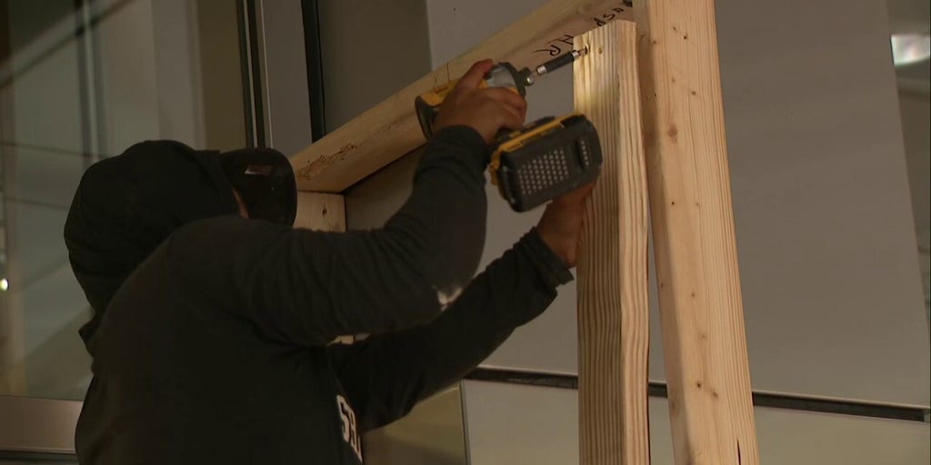 Businesses Board Up Ahead of Election Day