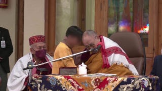 Dalai Lama apologizes for 'hug' with young boy - Fox News