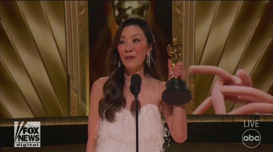 Don Lemon roasted at Oscars by Michelle Yeoh: 'Don't let anyone ever tell you you're ever past your prime'
