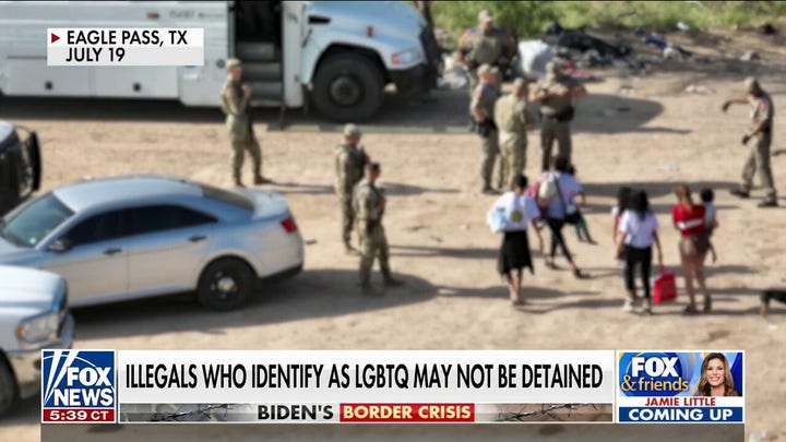 Democrats propose special status policy for LGBTQ+ migrants to avoid detainment