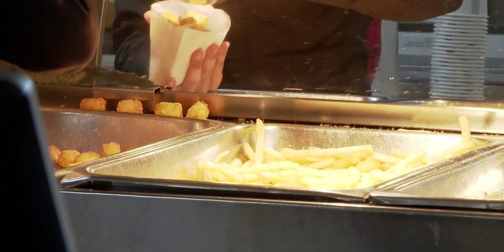 Kansas City fast-food staff receive threats during customer dispute over refund