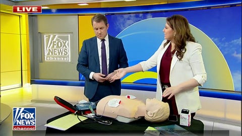 Buffalo Bills trainer receiving praise for immediate CPR response