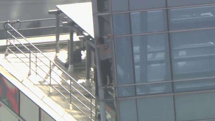 Man climbs Ritz-Carlton hotel in downtown Los Angeles