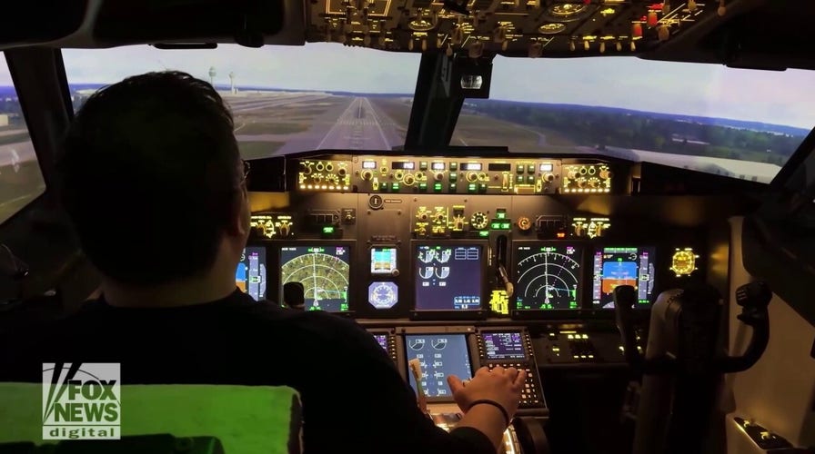 English man creates life-sized 737 flight simulation in his garage