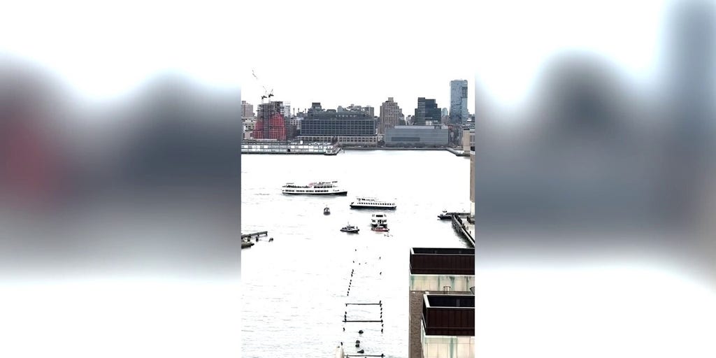 Rescue boats head to site of helicopter crash on the Hudson River