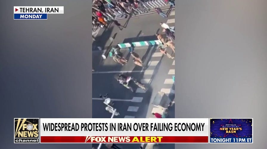 Widespread protests successful  Iran implicit    authorities   of the economy