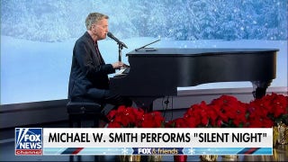 Michael W. Smith performs ‘Silent Night’ - Fox News