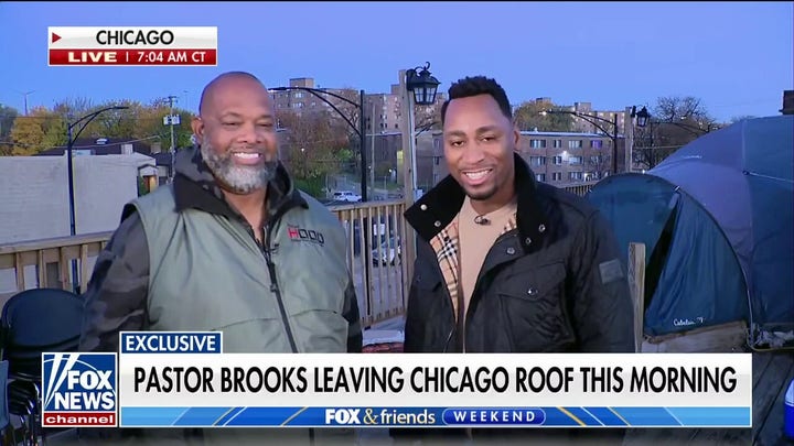 Chicago pastor lived on Chicago rooftop for 345 days to raise funds for community center 