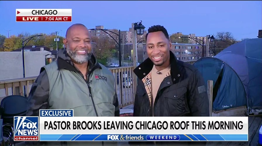 Chicago pastor lived on Chicago rooftop for 345 days to raise funds for community center 