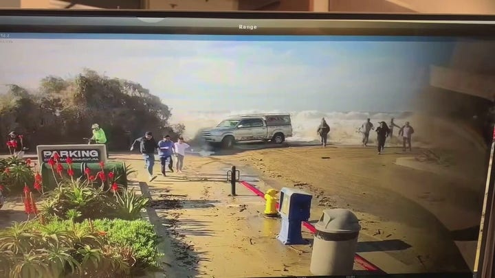 California beachgoers flee rogue wave