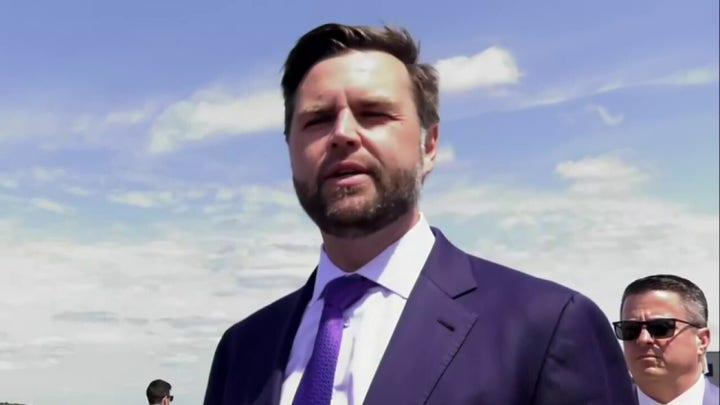 JD Vance tries approaching Kamala Harris on Wisconsin tarmac to 'check out future plane'