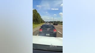 La policía utiliza el GRAPPLER para poner fin a una persecución en la autopista