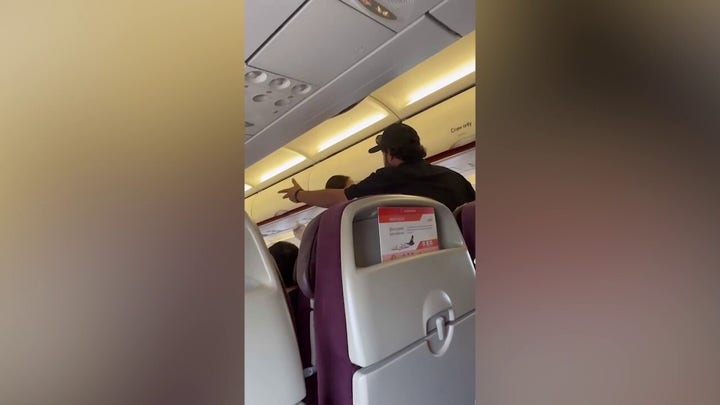 Irate passenger forces flight to turn around after leaving bag in terminal