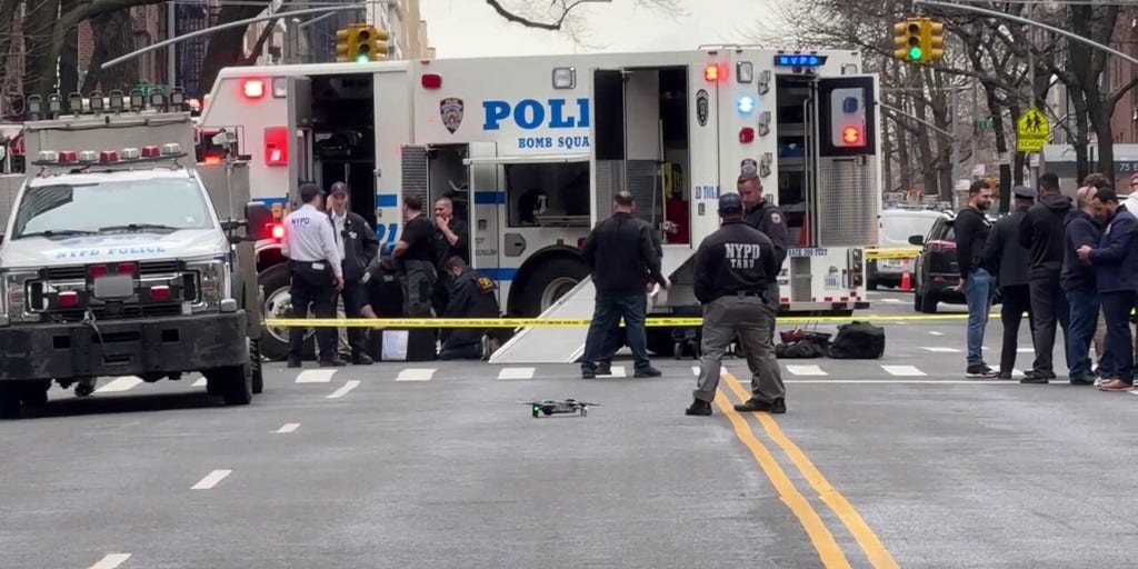 Heavy police presence seen in NYC Sunday amid IED probe near Gracie Mansion