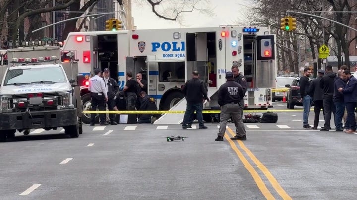 Heavy police presence seen in NYC Sunday amid IED probe near Gracie Mansion