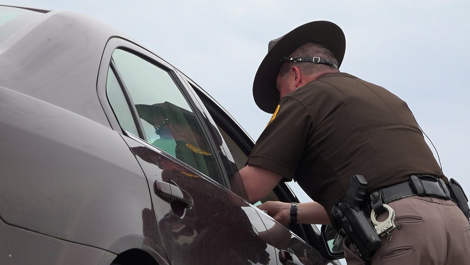 米国の交通事故死者数 16 年; 州警察​​が交通執行を強化