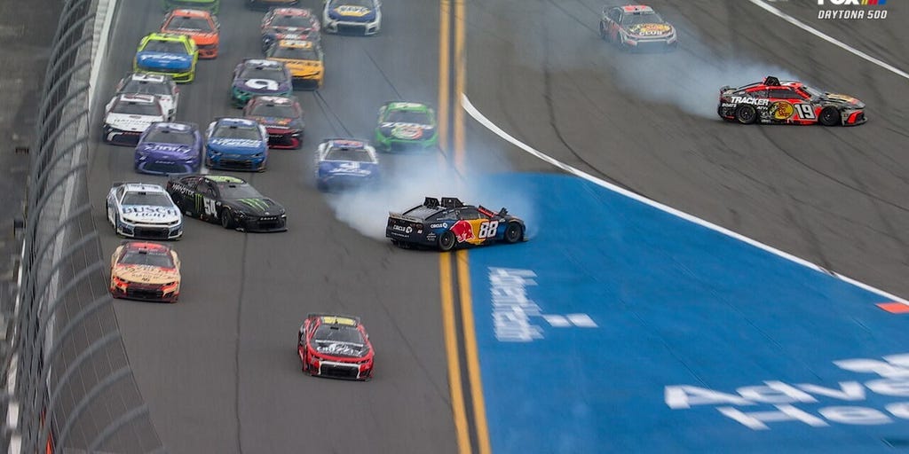 Connor Zilisch bumped in multi-car wreck bringing out the caution at Daytona 500 | NASCAR on FOX