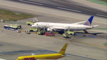 United flight makes emergency landing in Los Angeles amid engine trouble