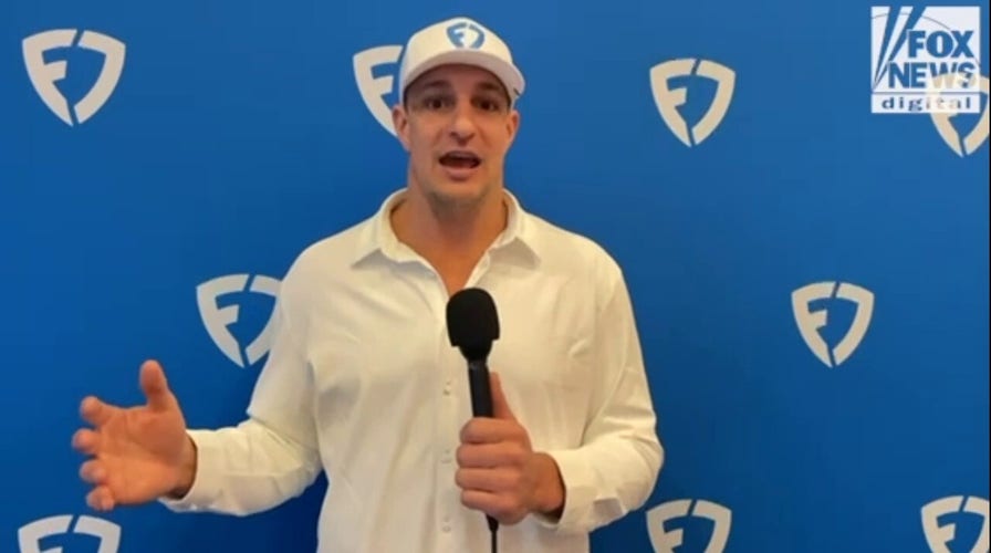 Rob Gronkowski gives strong reaction to Robert Kraft missing Hall of Fame