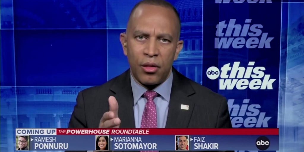 Hakeem Jeffries says Mamdani must clarify 'globalize intifada' stance