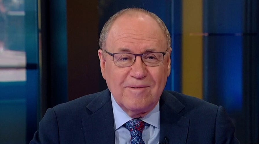 Dr. Marc Siegel: Coronavirus can transmit from clothing and shoes