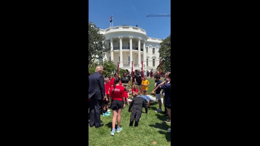 Gary Player, 90, and golf star Bryson DeChambeau have a push-up contest