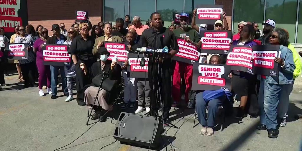 Chicago alderman says Walgreens should be charged over store closure