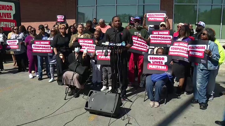 Chicago alderman says Walgreens should be charged over store closure