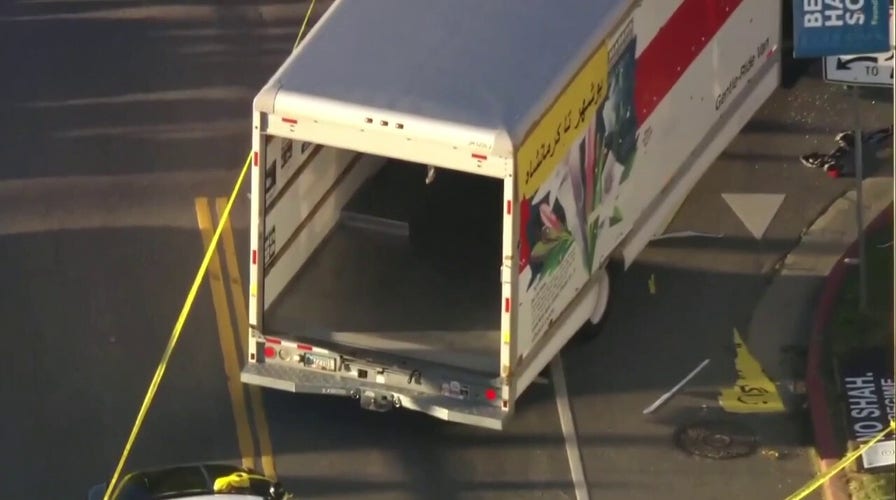 Authorities analyse   aft  motortruck  appears to thrust  done  LA protest