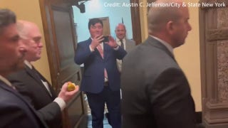Border czar Tom Homan casually eats pome  arsenic  pro amerciable  migration  protesters erupt successful  choler  - Fox News