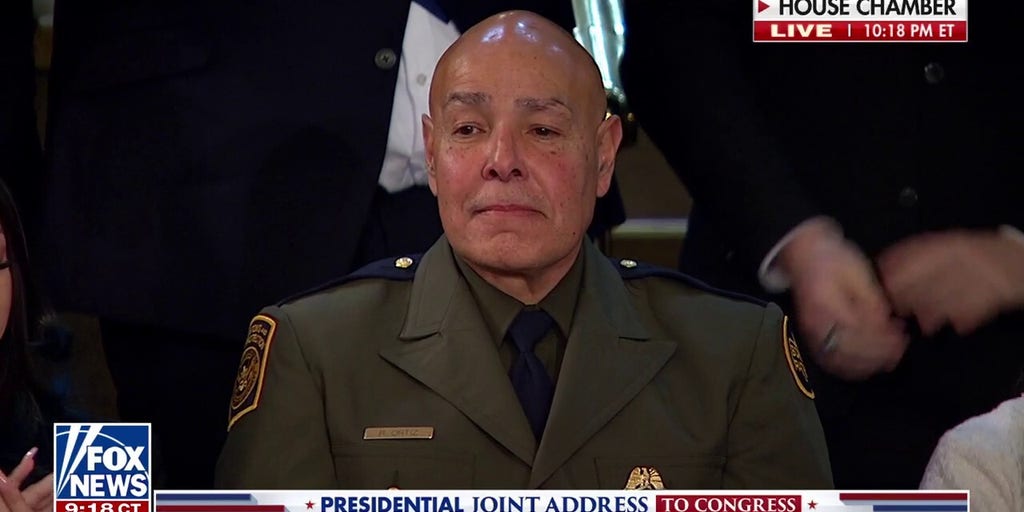 Trump praises U.S. Border Patrol agent Roberto Ortiz