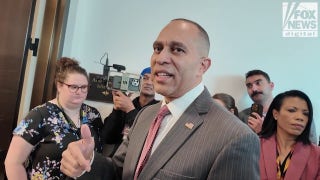 Jeffries calls DeSantis a “lame duck” amid Florida redistricting fight