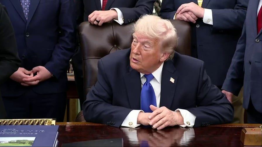 Trump jokes he��d look ��20 pounds heavier�� in bulletproof vest after scare