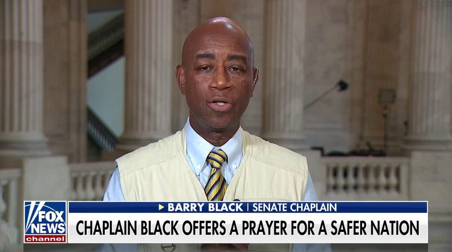 Chaplain prays for lawmakers to find compromise in wake of Texas shooting
