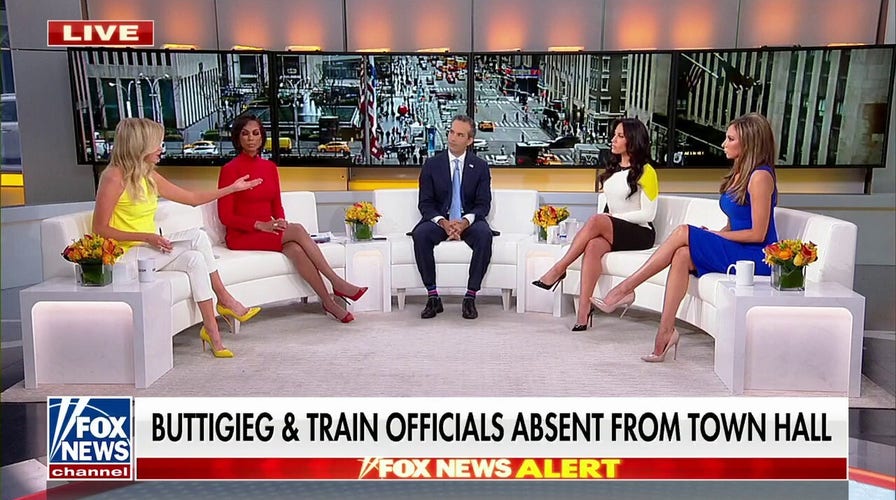 Biden admin accused of failing Ohioans on toxic trail derailment: 'Timeline is damning'