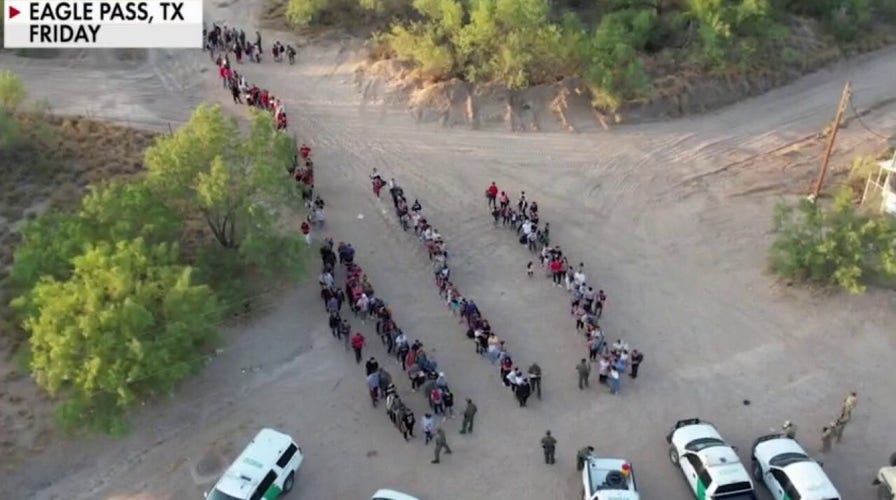 Fed-up governors send migrants to blue cities