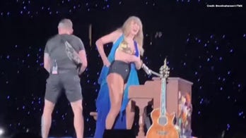 Taylor Swift fixes wardrobe malfunction during 'Eras Tour'