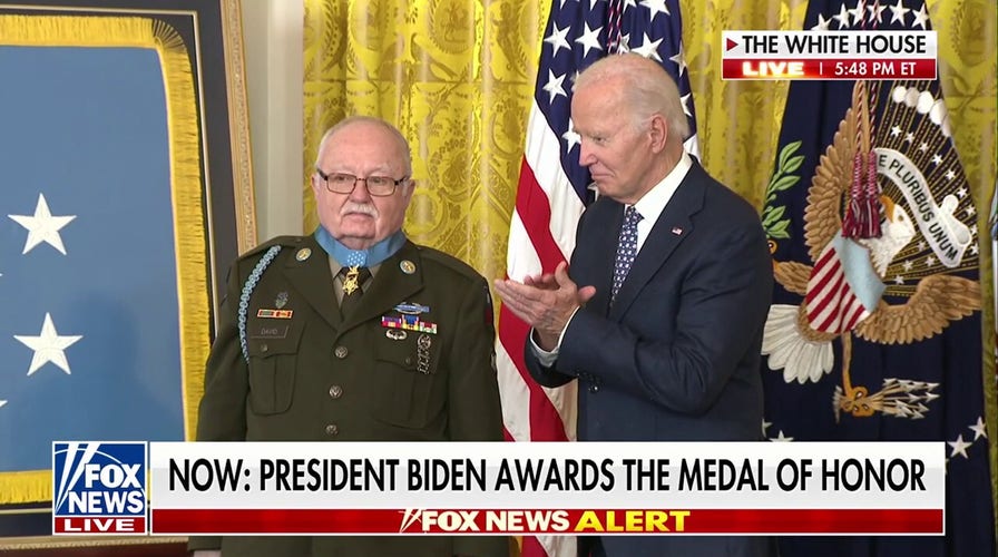 El Presidente Biden celebra la ceremonia de entrega de la Medalla de Honor