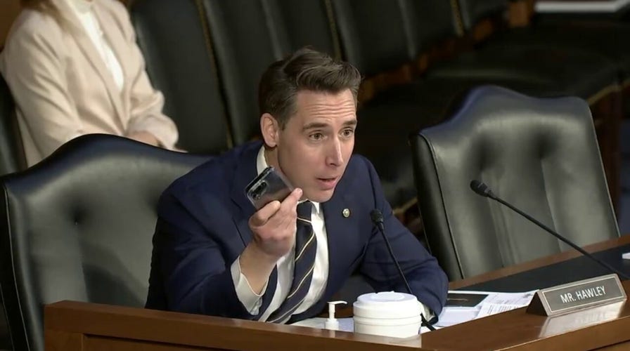 Missouri Senator Josh Hawley introduces act to ban kids under 16 from social media