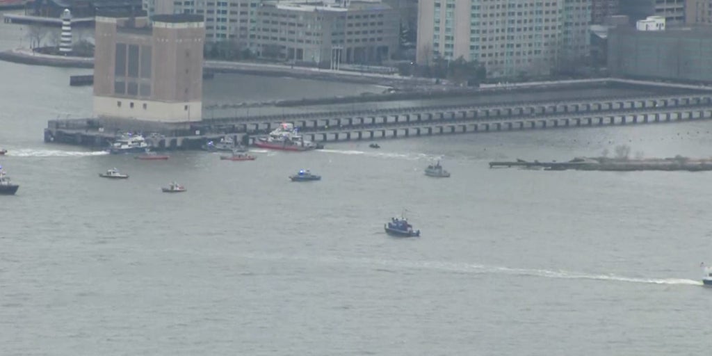WATCH LIVE: Helicopter crashes in Hudson River in New York