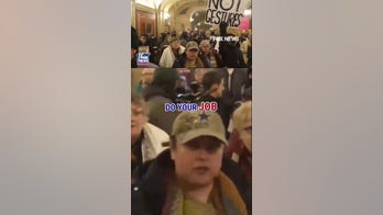  Anti-ICE crowd SWARMS Tim Walz’s office in Minnesota