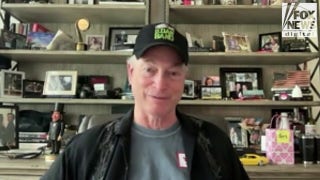 Gary Sinise says money would be ��moving a lot faster out the door�� if he hadn��t left California for Nashville