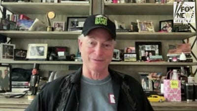 Gary Sinise says money would be ‘moving a lot faster out the door’ if he hadn’t left California for Nashville