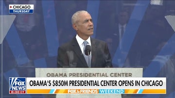 Obama makes veiled swipes at Trump during Presidential Center opening