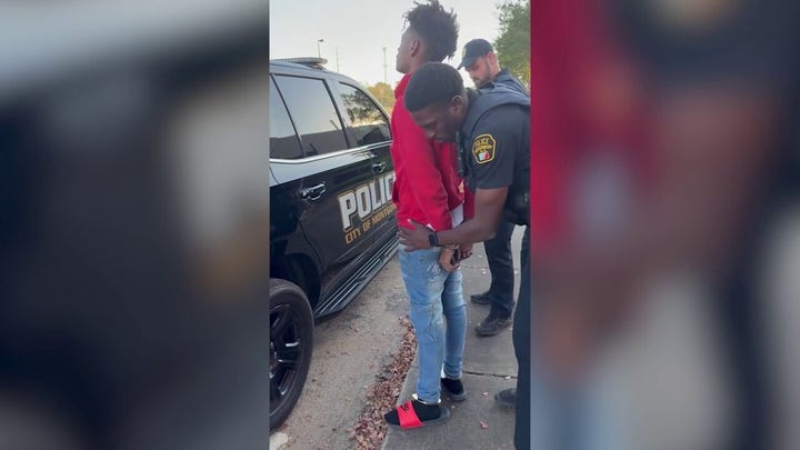 La policía de Montgomery detiene al sospechoso acusado de asesinato en masa.