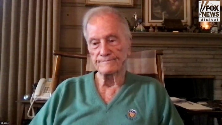 Pat Boone remembers how he embarrassed himself while meeting queen